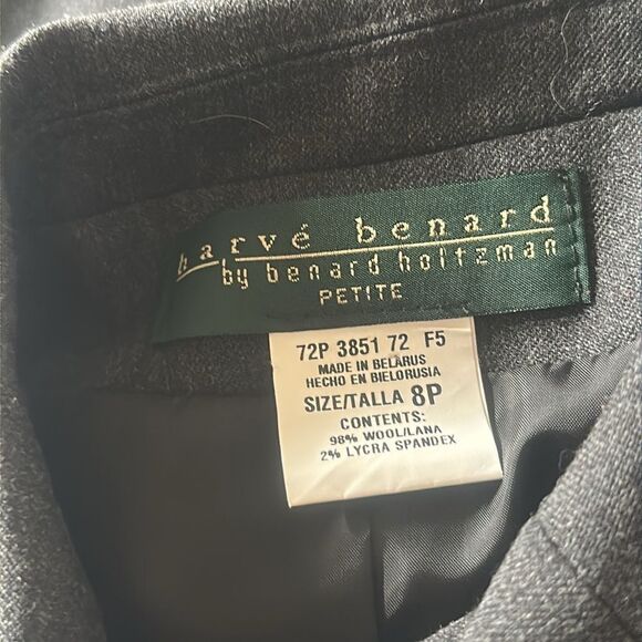 Harve Bernard by Bernard Holtzman Petite Velvet Trimmed Blazer! - Picture 8 of 10